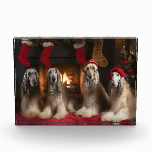 Afghan Hound bij de open haard Kerstmis Fotoblokken (Voorkant)