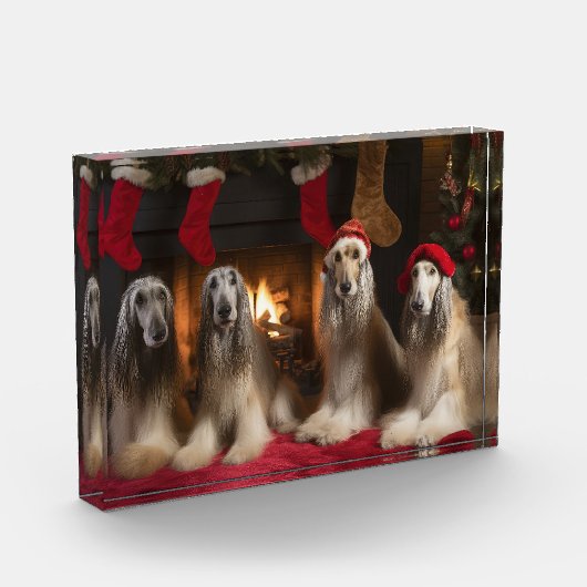 Afghan Hound bij de open haard Kerstmis Fotoblokken (Links)