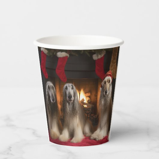 Afghan Hound bij de open haard Kerstmis Papieren Bekers (Voorkant)