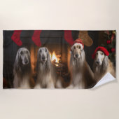 Afghan Hound bij de open haard Kerstmis Strandlaken (Voorkant)