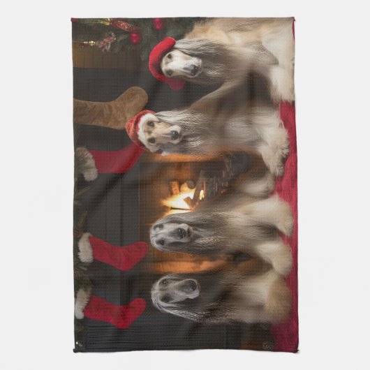 Afghan Hound bij de open haard Kerstmis Theedoek (Verticaal)