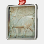 Aflossing van een antropomorfe stier metalen ornament (Links)