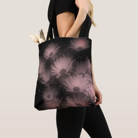 African Daisy Flowers Black White High Contrast Tote Bag (Dichtbij)