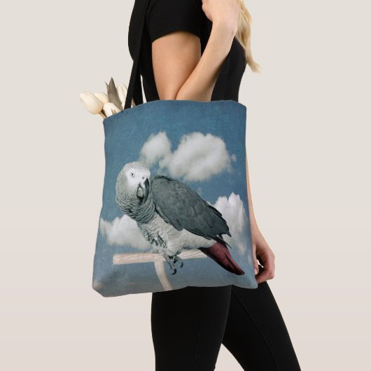 African Grey Parrot op een canvas tas (Dichtbij)