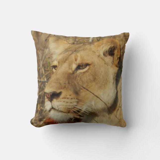 African Lioness Pillow Kussen (Voorkant)
