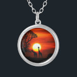 African Safari Sunset Animal Silhouettes Zilver Vergulden Ketting<br><div class="desc">Verbluffende foto-samenstelling met achtergrondverlichting van giraffes en rhino,  gesilhoueteerd tegen de staande zon.</div>