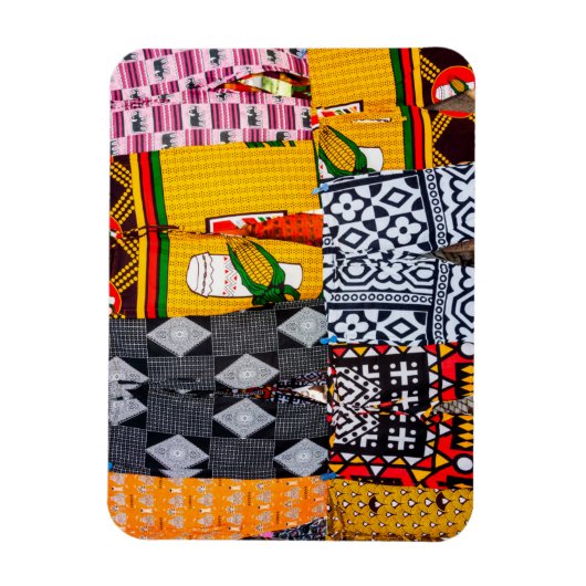 Afrika, Angola, Benguela. Helder gekleurde mieren Magneet (Verticaal)