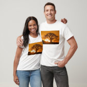 Afrika, Botswana, Ondergaande zon schetst Baobab i T-shirt (Unisex)