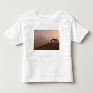 Afrika, Egypte, Caïro, Giza, Giza-pyramiden Kinder Shirts