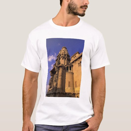 Afrika, Egypte, Caïro, Heliopolis. Baron's T-shirt (Voorkant)