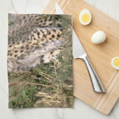 Afrika; Kenia; Masai Mara; Drie jachtluipaardwelpe Theedoek (Quarter Fold)