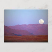 Afrika, Namibië, Sossusvlei. Een volle maan rust Briefkaart (Voorkant)