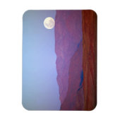 Afrika, Namibië, Sossusvlei. Een volle maan rust Magneet (Verticaal)
