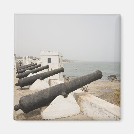 Afrika, West-Afrika, Ghana, Elmina. Kanonnen bewak Magneet (Voorkant)