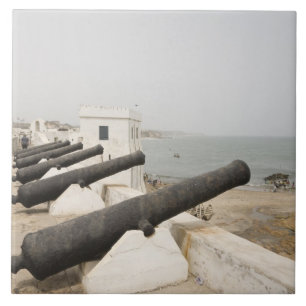Afrika, West-Afrika, Ghana, Elmina. Kanonnen bewak Tegeltje