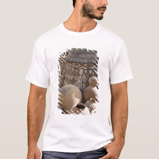 Afrika, West-Afrika, Ghana, Sirigu. Handgemaakt T-shirt (Voorkant)