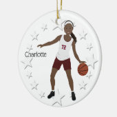 Afrikaans-Amerikaans basketbalmeisje in maroon Keramisch Ornament (Links)