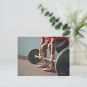 Afrikaans-Amerikaans man werkt de gymzaal uit Briefkaart (Staand voorkant)