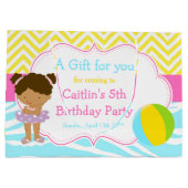 Afrikaans Amerikaans Meisje Zwembad Party Bash Dan Groot Cadeauzakje (Achterkant)