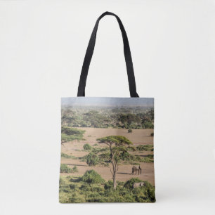 Afrikaans landschap met olifant tote bag