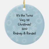 Afrikaanse Amerikaanse tweelingjongens 1e kerstver Keramisch Ornament (Achterkant)