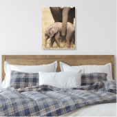Afrikaanse babyolifant met moeder canvas afdruk (Insitu (Slaapkamer))