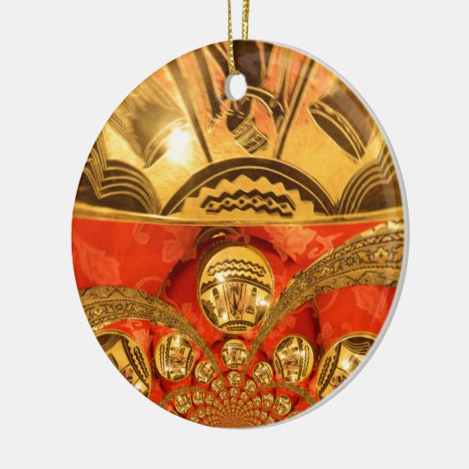 Afrikaanse Culturele Kunst: Rijke Gouden Rood Desi Keramisch Ornament (Links)