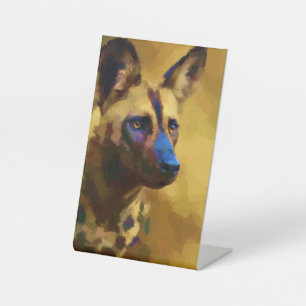Afrikaanse gekleurde hond reclamebord met voetstuk