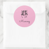 Afrikaanse kunst, silhouet viering dansers roze ronde sticker (Tas)