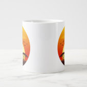 Afrikaanse mooie vrouw silhouet op Afrikaanse zonn Grote Koffiekop (Voorkant)