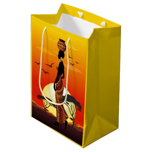 Afrikaanse mooie vrouw silhouet op Afrikaanse zonn Medium Cadeauzakje (Voorkant Gekanteld)