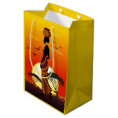 Afrikaanse mooie vrouw silhouet op Afrikaanse zonn Medium Cadeauzakje (Achterkant Gekanteld)