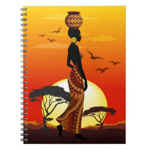 Afrikaanse mooie vrouw silhouet op Afrikaanse zonn Notitieboek