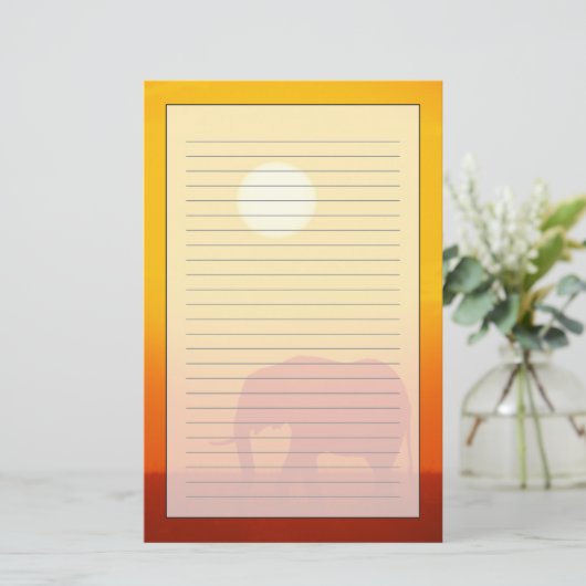 Afrikaanse olifant die tegen zonsondergang loopt,  briefpapier (Staand voorkant)