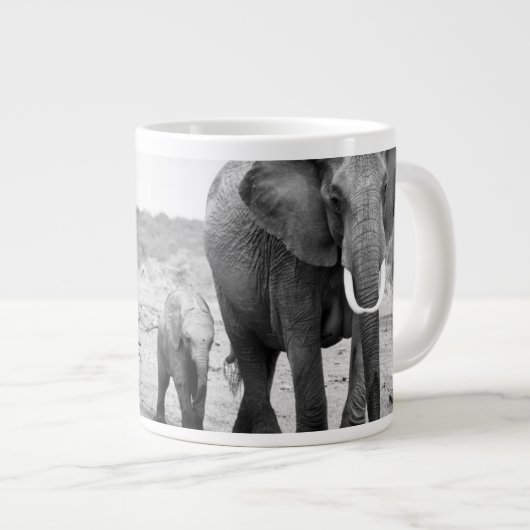 Afrikaanse olifant en kalveren | Kenia, Afrika Grote Koffiekop (Voorkant rechts)