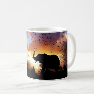 Afrikaanse olifant Silhouette bij de Mok van Sunse