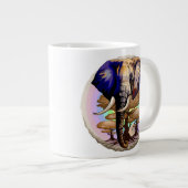 Afrikaanse olifant surrealistisch portret grote koffiekop (Voorkant rechts)