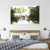Afrikaanse olifanten over de weg canvas afdruk (Insitu (Slaapkamer))