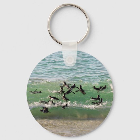 Afrikaanse pinguïns zwemmen op het strand sleutelhanger (Voorkant)