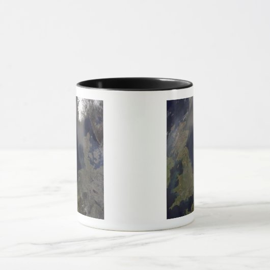 Afrikaanse stof waait over Schotland Mok (Midden)