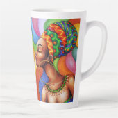 Afrikaanse vrouw met was traditionele stof latte mok (Rechts)