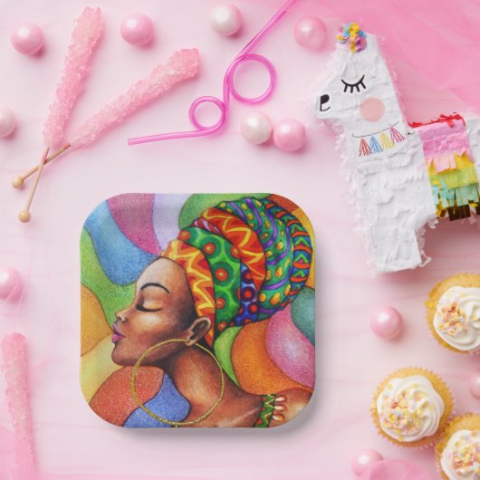 Afrikaanse vrouw met was traditionele stof papieren bordje (Feest)