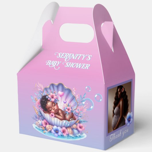 Afro-Amerikaanse Baby Girl in Seashell Pastel Bedankdoosjes (Achterkant)