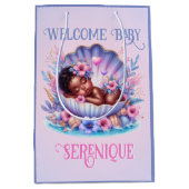 Afro-Amerikaanse Baby Girl in Seashell Pastel Medium Cadeauzakje (Voorkant)
