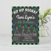 Afro-Amerikaanse Cheerleader Gymnastiek Uitnodigin Kaart (Staand voorkant)