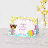 Afro-Amerikaanse Girl Pool Party Bash Verjaardag Kaart (Gele Bloem)