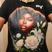 Afro-Amerikaanse schoonheid geniet van haar bloeme Tri-Blend Shirt