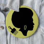 AFRO VROUW MET AFRO PICK RONDE BUTTON 6,0 CM (In situ)
