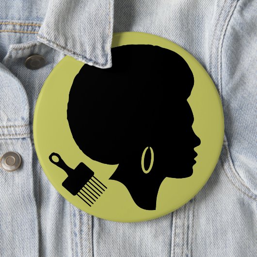 AFRO VROUW MET AFRO PICK RONDE BUTTON 6,0 CM (In situ)