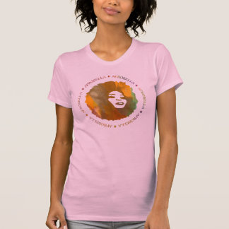 Afrobella in roze t-shirt